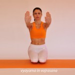 Manibandha naman in vajrasana  / Προκαταρκτική – Κάμψη καρπών στη στάση του κεραυνού  /  Preliminary – Wrist bending in thunderbolt pose